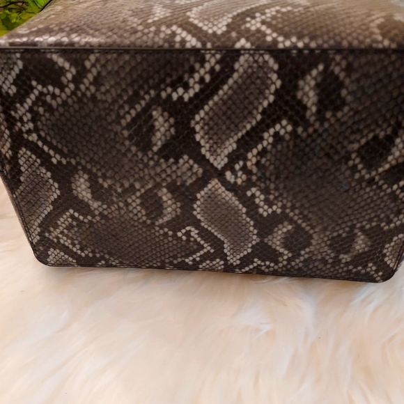 Sam Edelman: Malibu Grey Python Snake Print Bucket Bag: NWT. - Picture 10 of 10